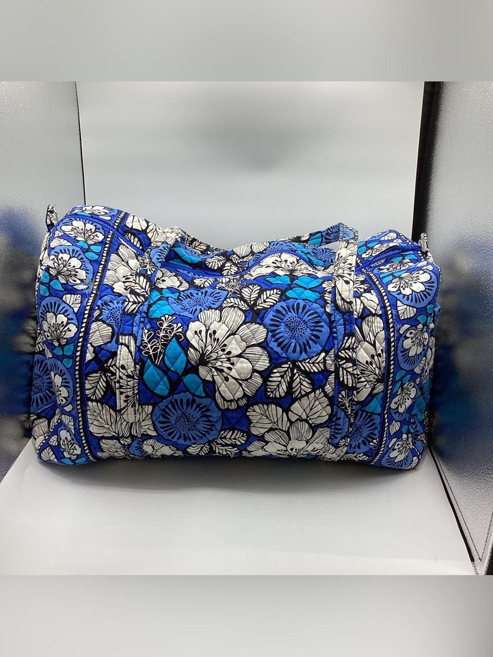 Vera Bradley Blue Floral Quilted Travel Duffle Bag. Retired pattern Blue Bayou